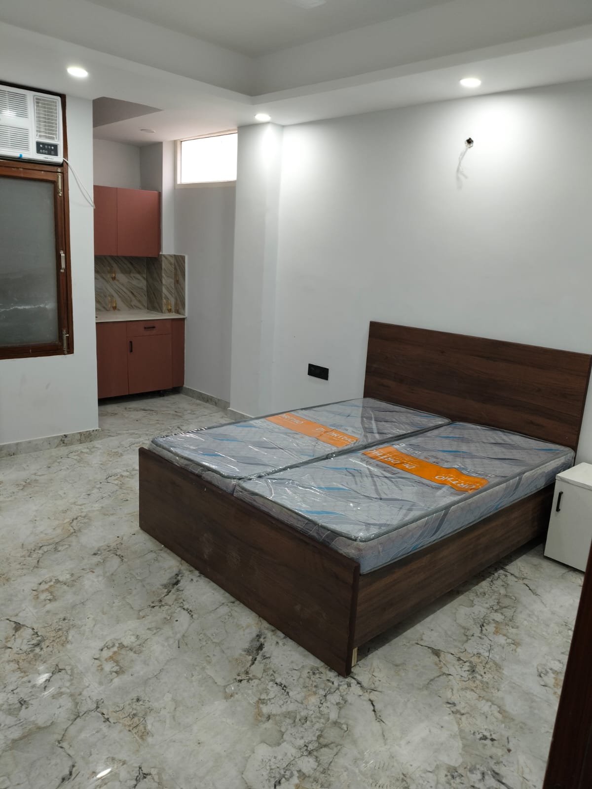 KVS 028 SECTOR 40 1RK — image 4