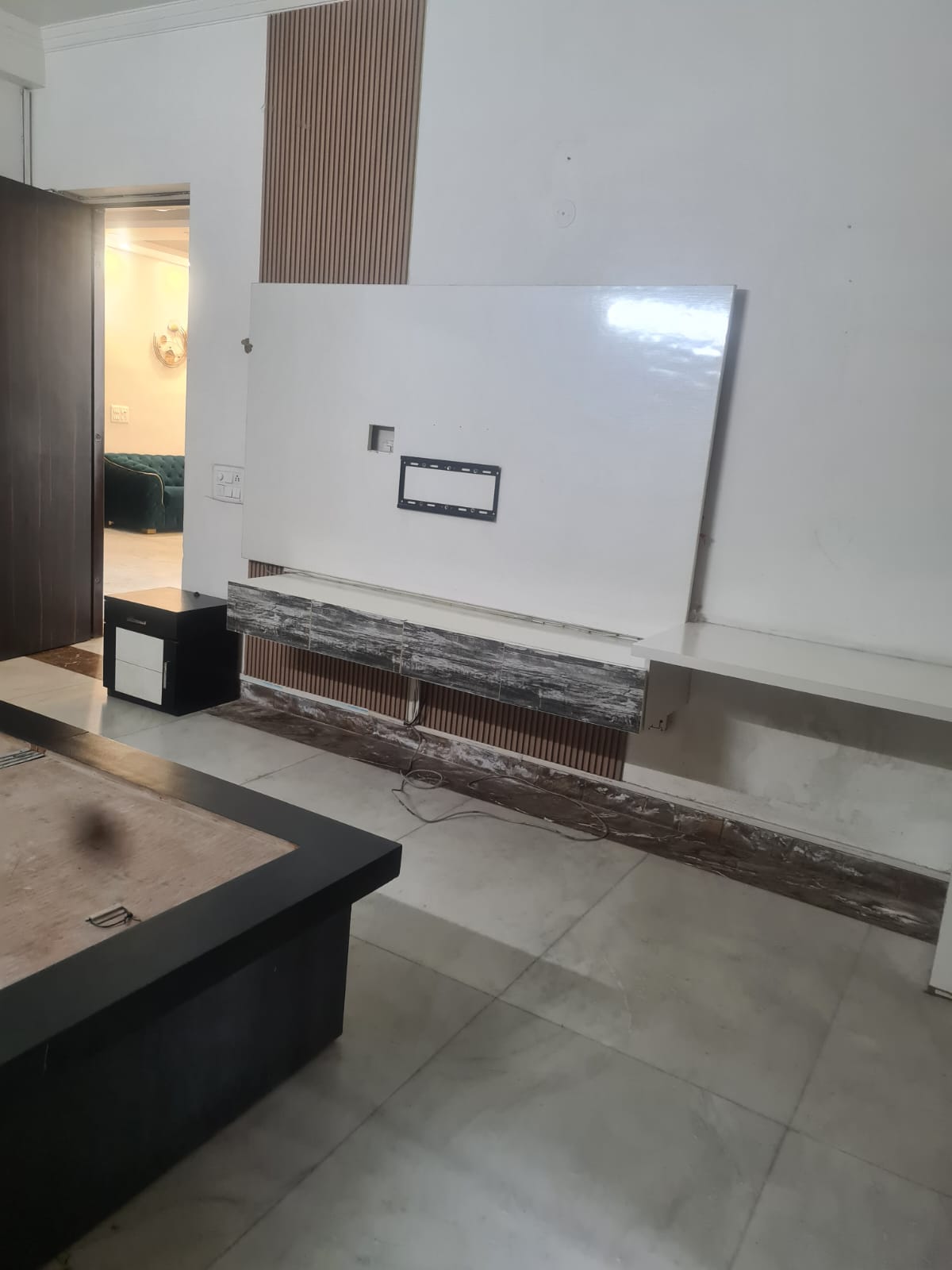 KVS 031 SECTOR 57 3BHK  — image 1