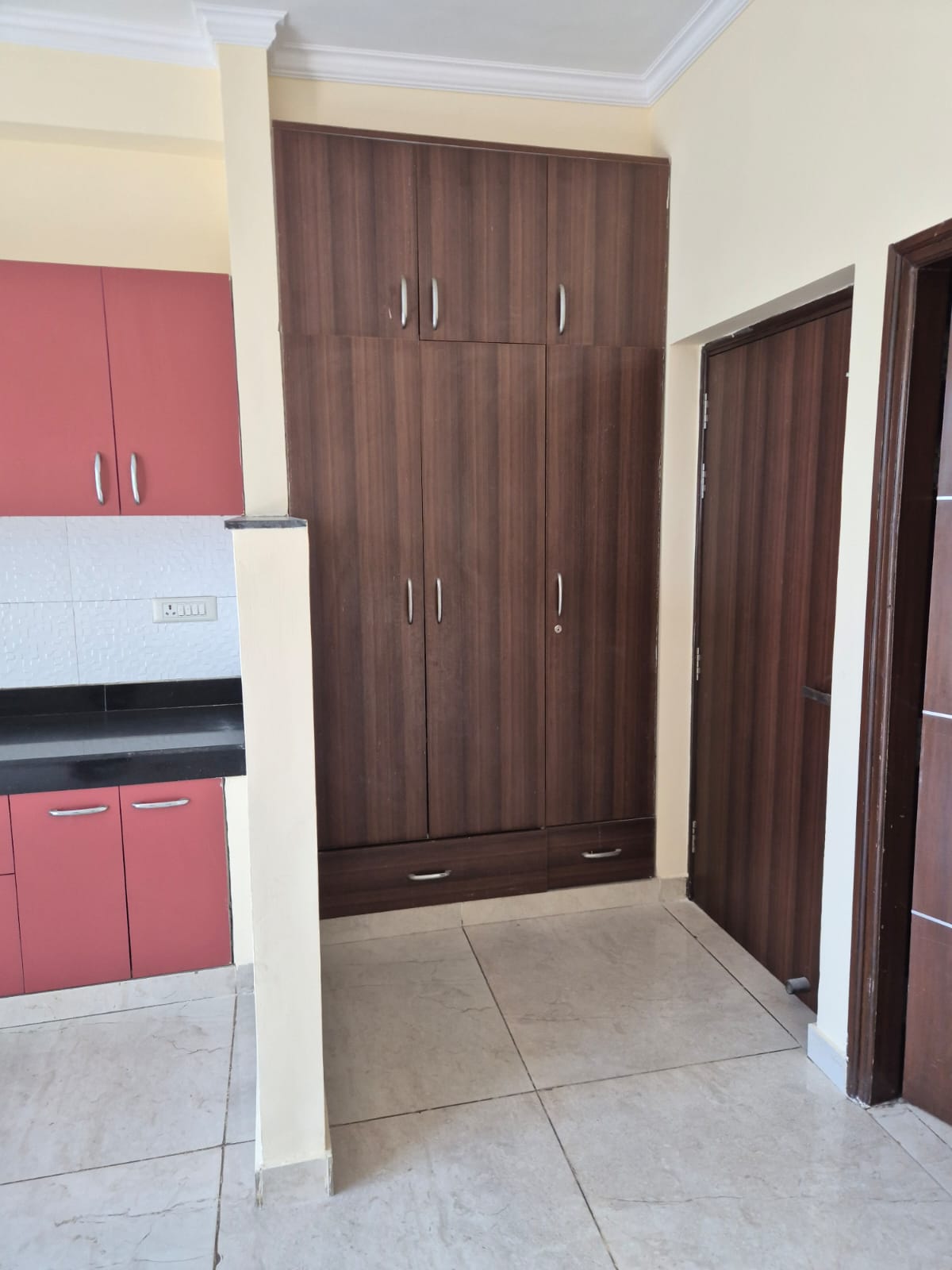 KVS 033 SECTOR 14 1 BHK  — image 1