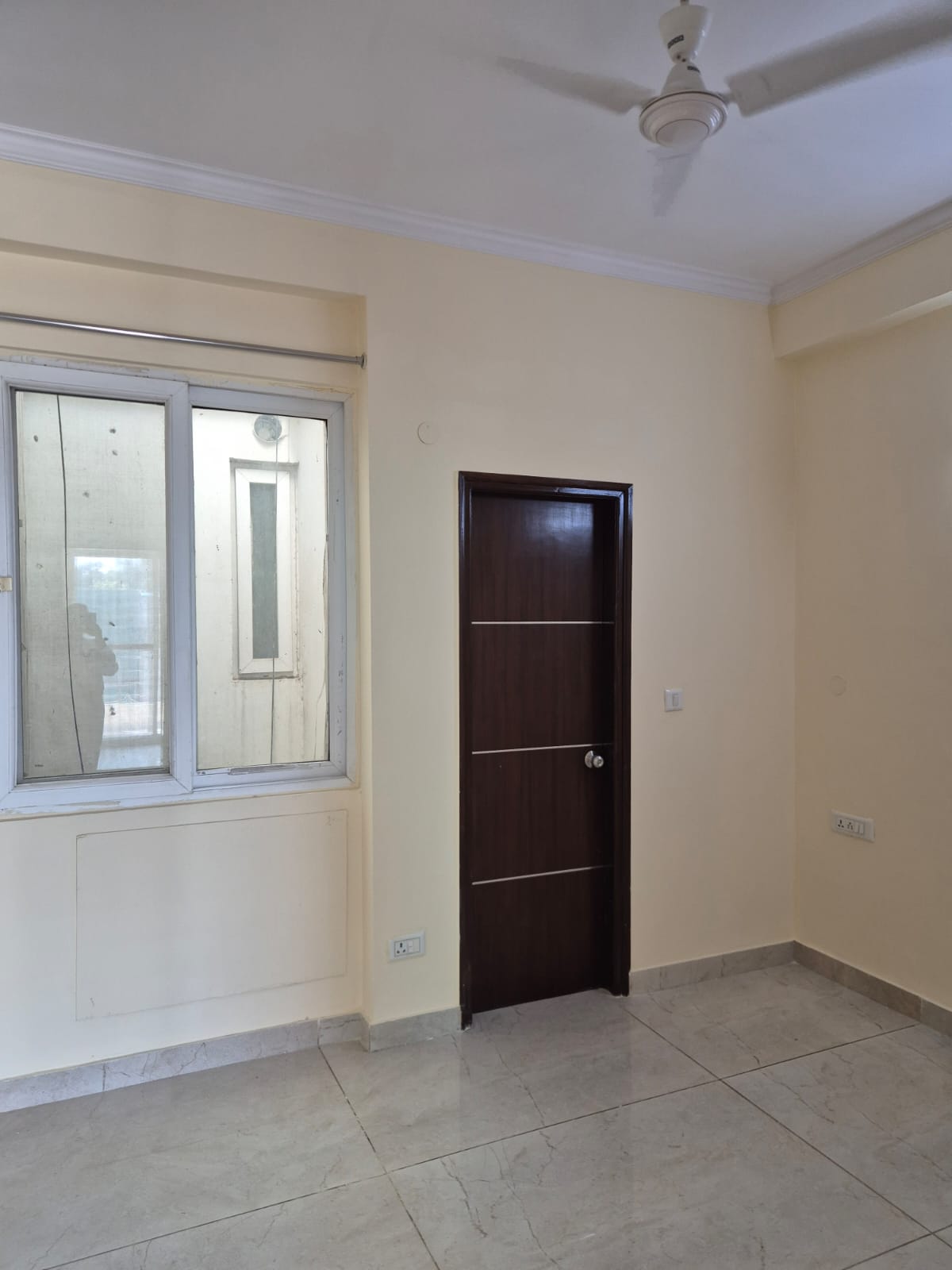 KVS 033 SECTOR 14 1 BHK  — image 8