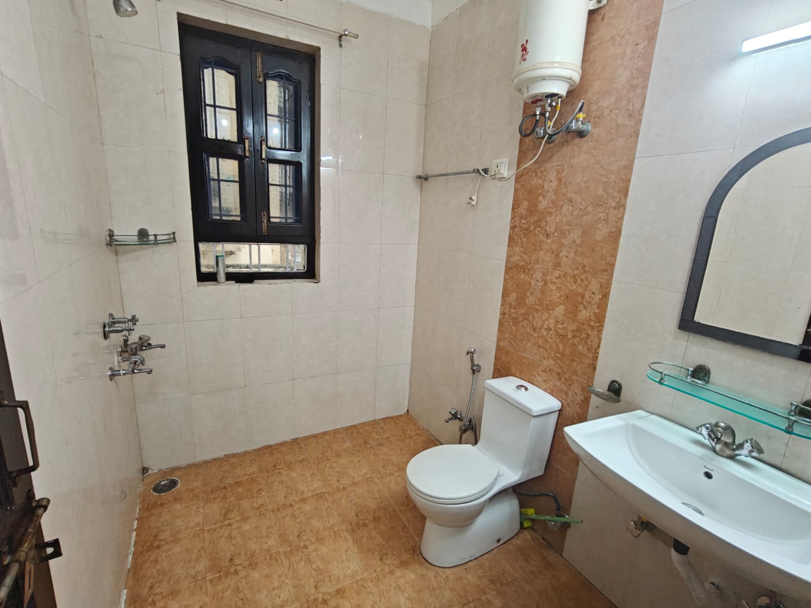 KVS 058 SECTOR 46 3BHK — image 4