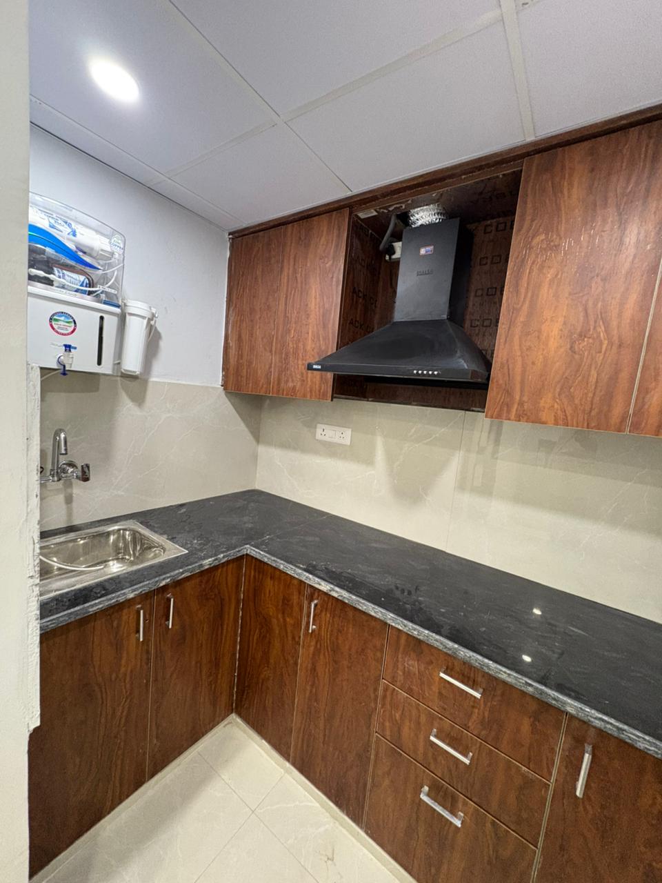 KVS 069 SECTOR 40 2BHK  — image 2