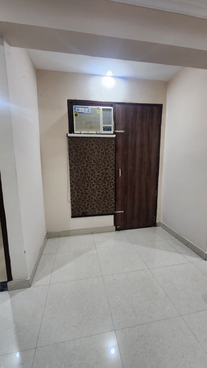KVS 071 SECTOR 42 1BHK  — image 2
