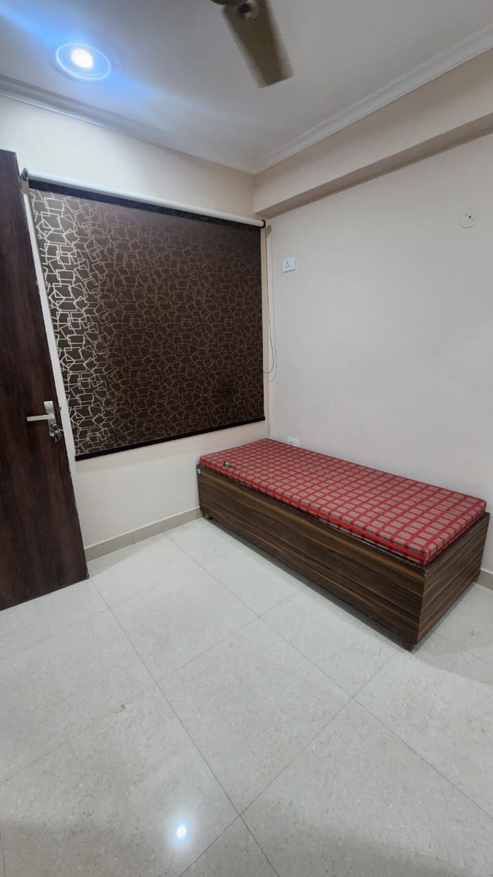 KVS 071 SECTOR 42 1BHK  — image 6