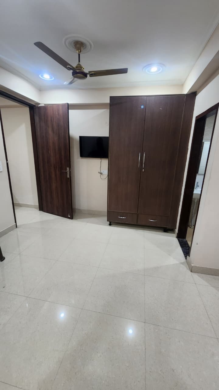 KVS 071 SECTOR 42 1BHK  — image 8