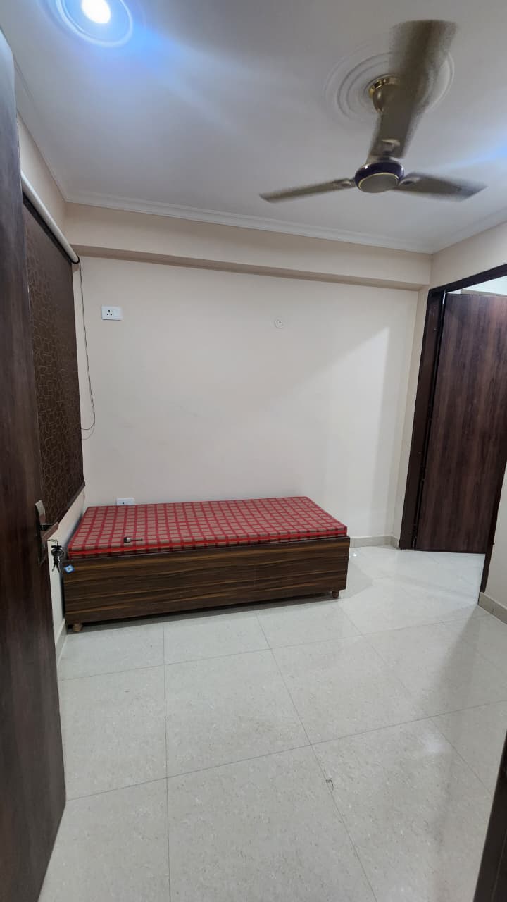 KVS 071 SECTOR 42 1BHK  — image 9