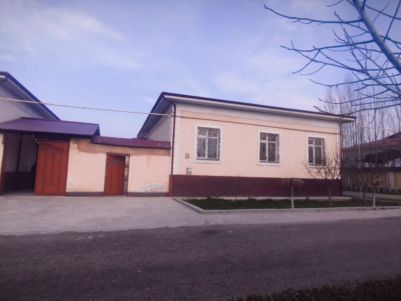 Yuqori Chirchiq tumani uy sotiladi!!