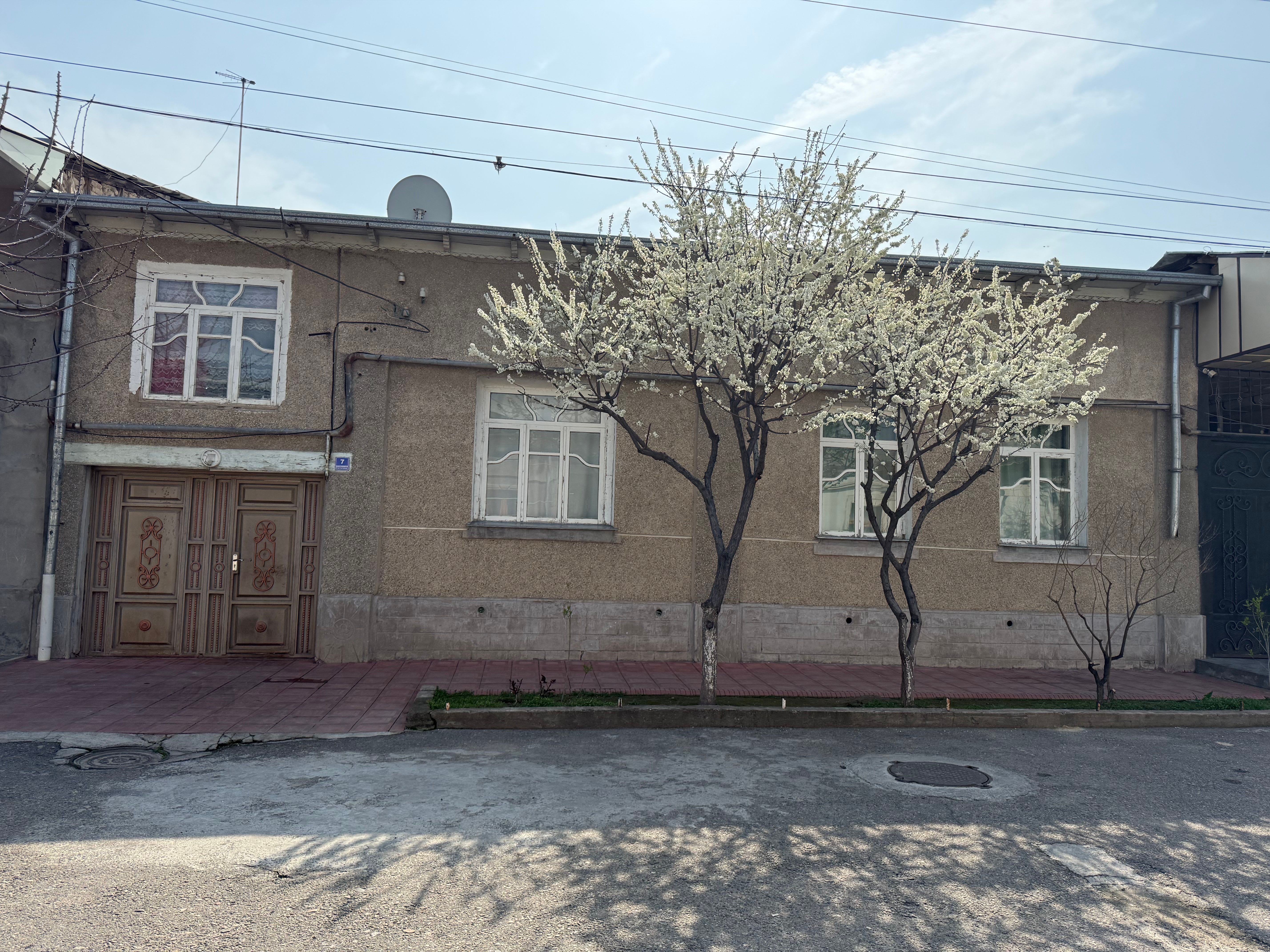 Xovli sotiladi Narxi keliwshiladi