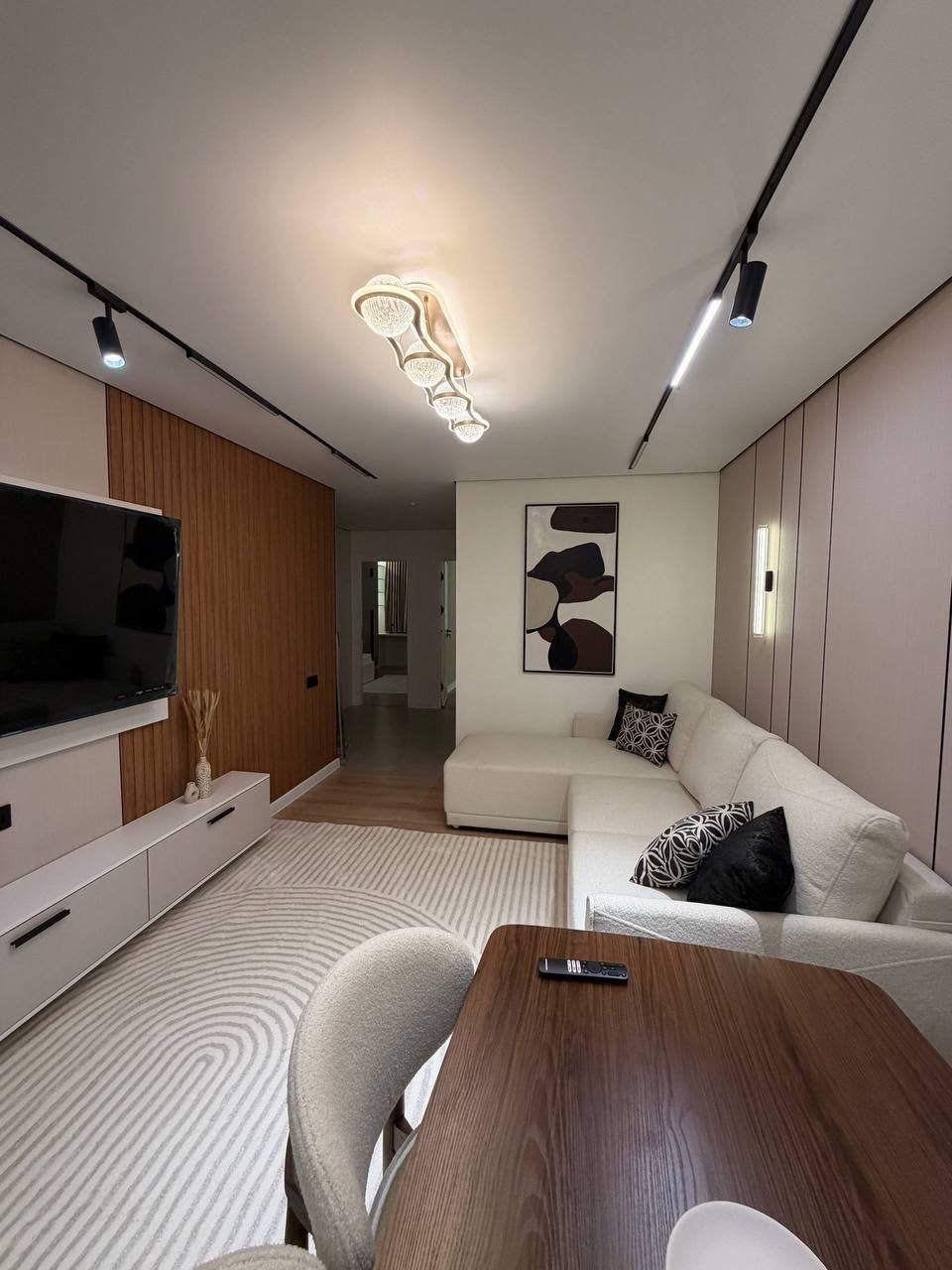 Уникальная 4-комнатная у метро Космонавтов — Звони сейчас!