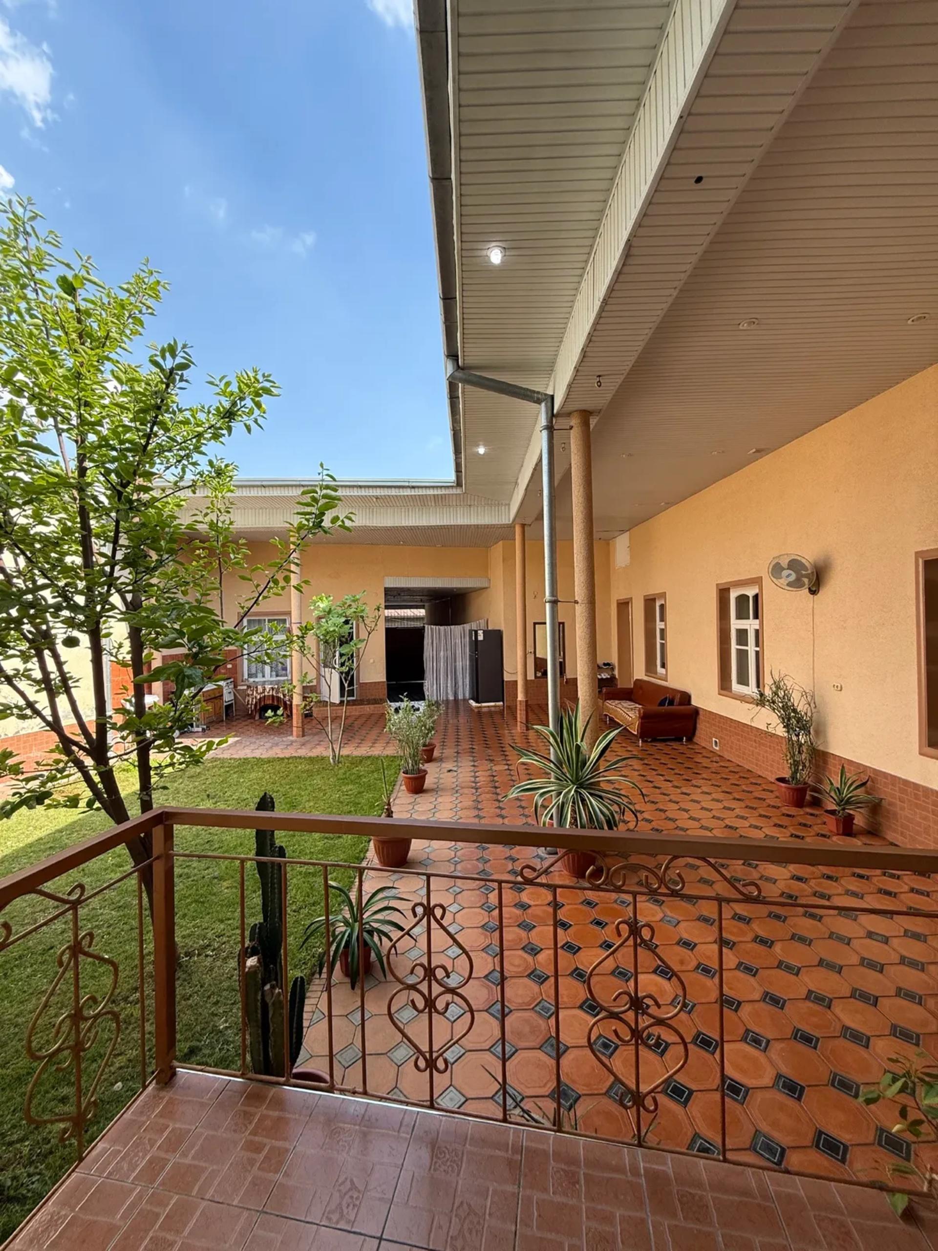 Shayxontohur tumanida fayzli hovli sotiladi