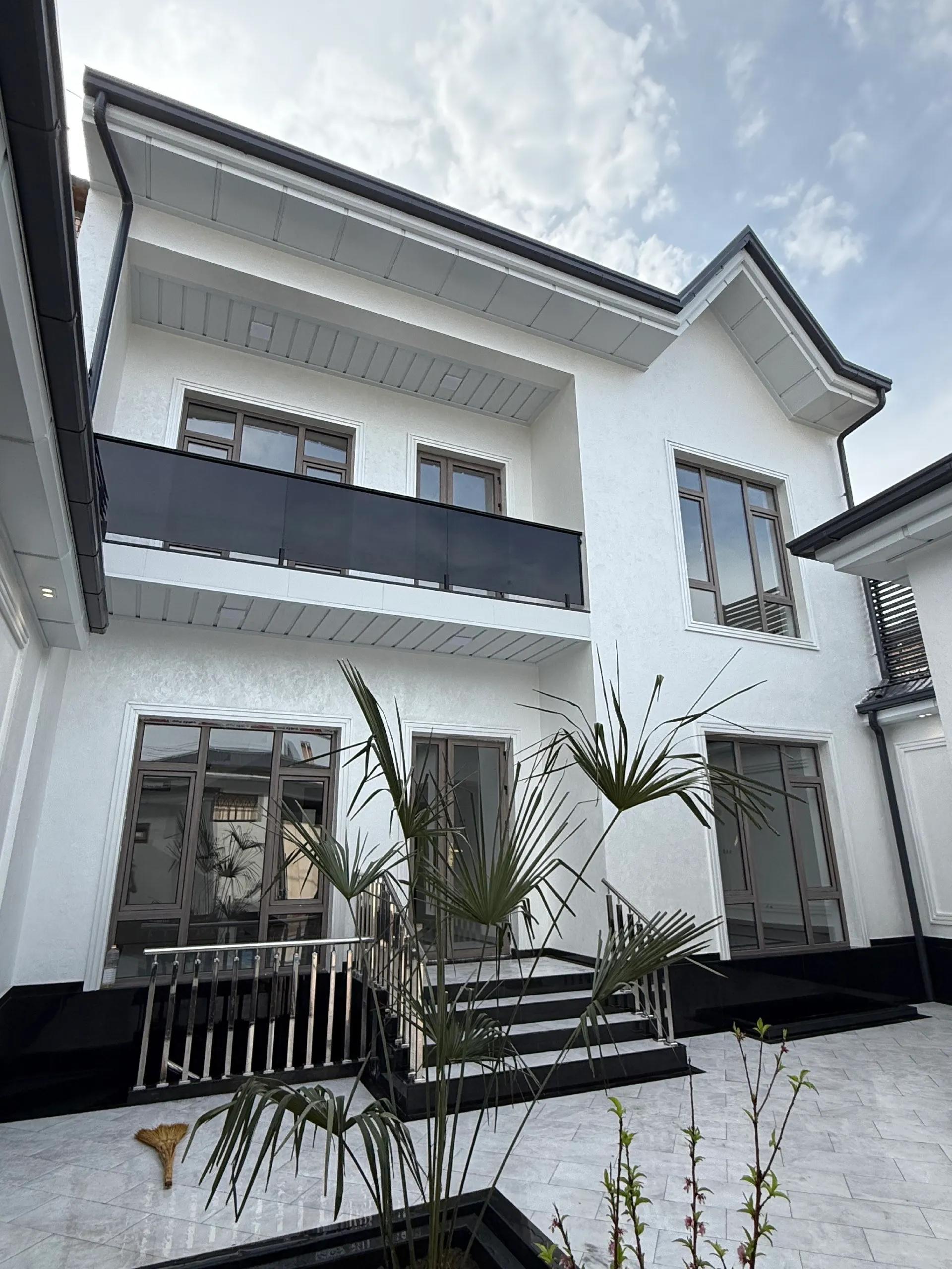 Mirobod tumanidan 2,4 sotihli hashamatli hovli sotildi