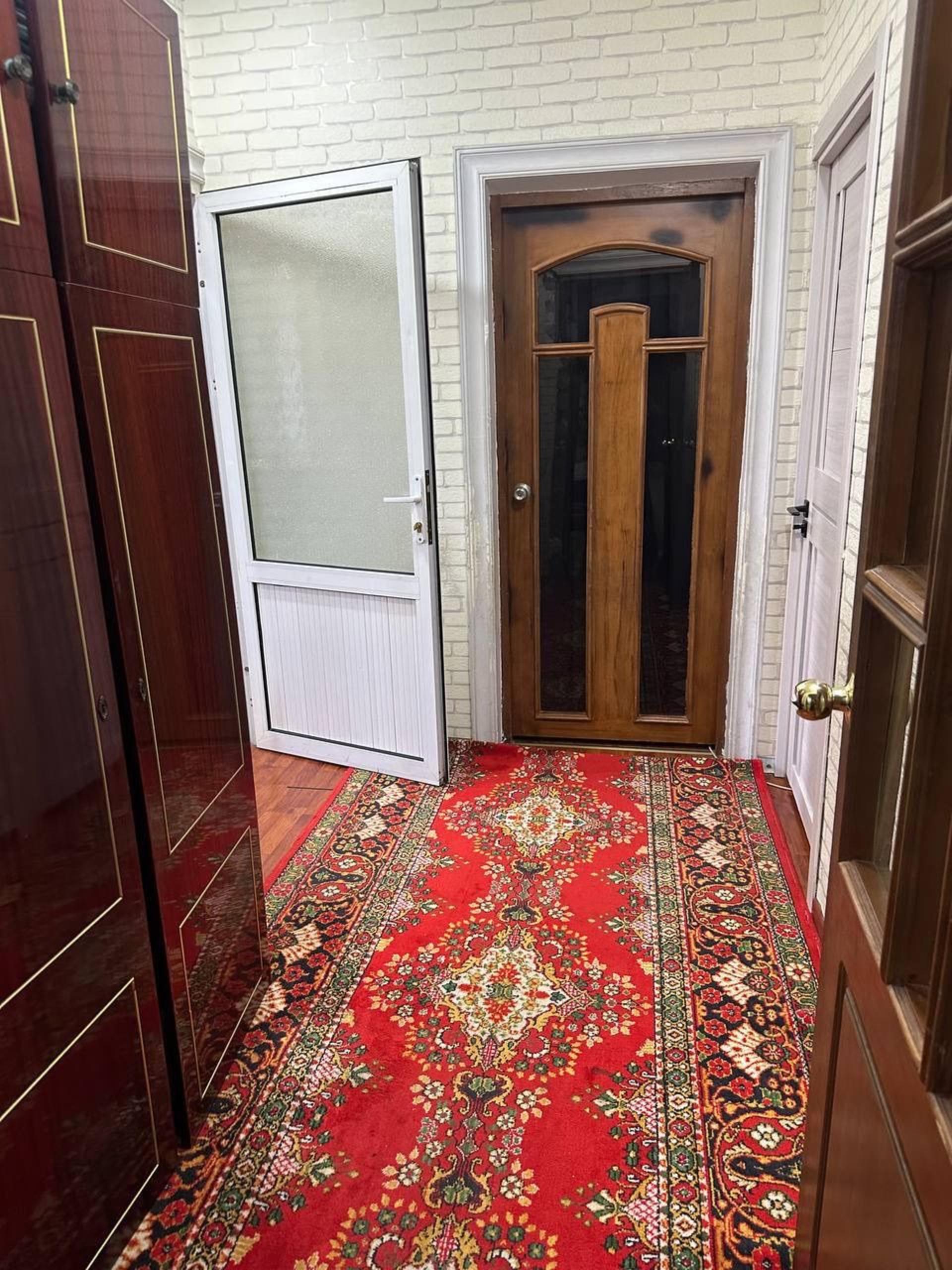 Chorsu tarafdan 2 xonali kvartira sotiladi