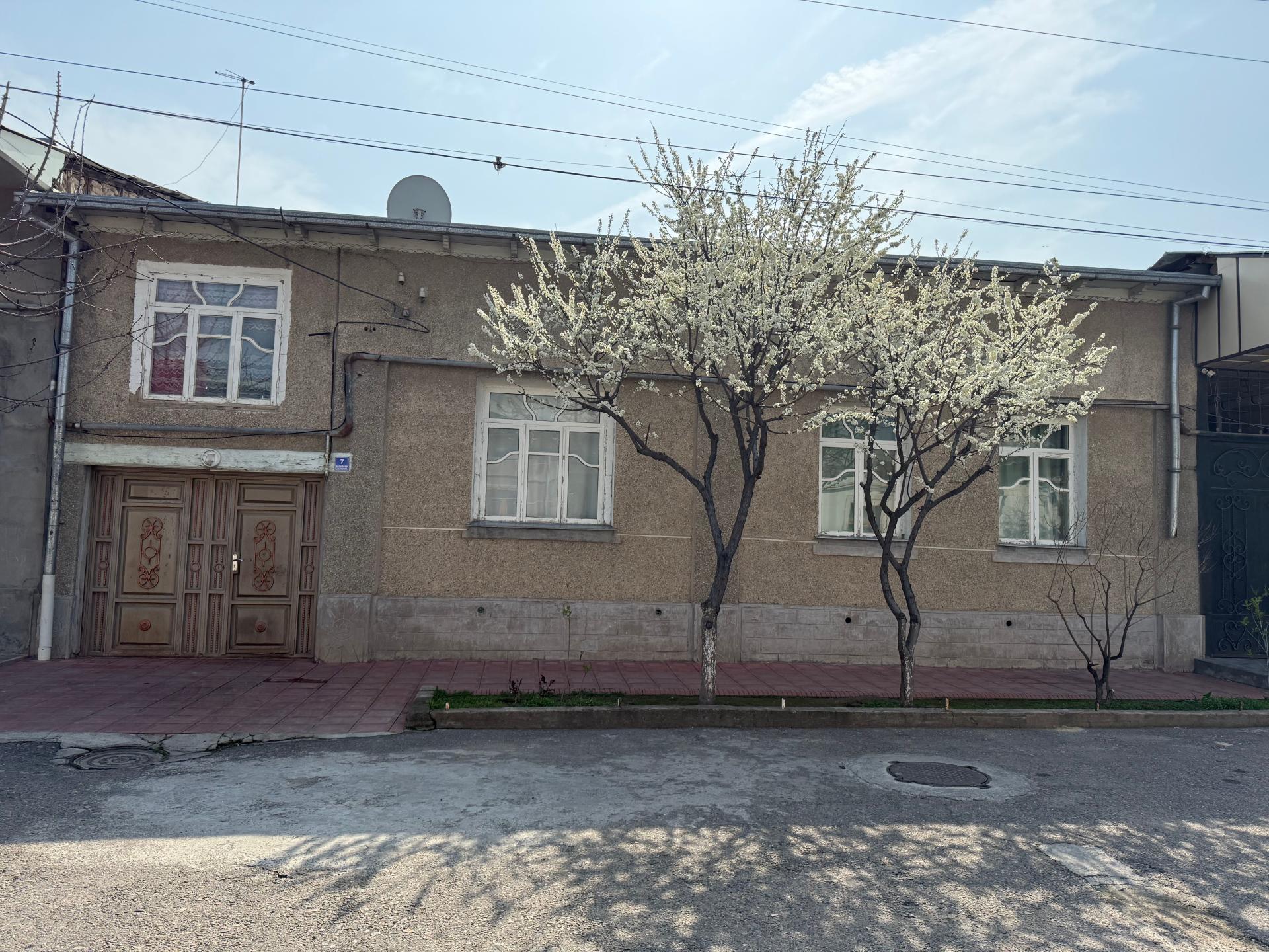 Xovli sotiladi Narxi keliwshiladi