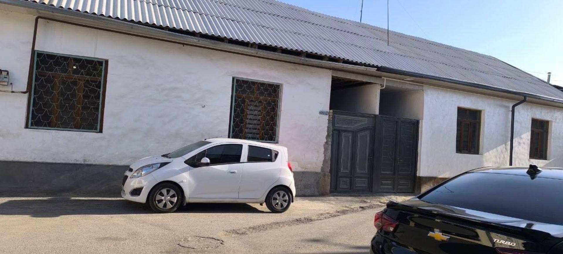 Olmazor tumanida 1.5 sotixli xovli sotiladi