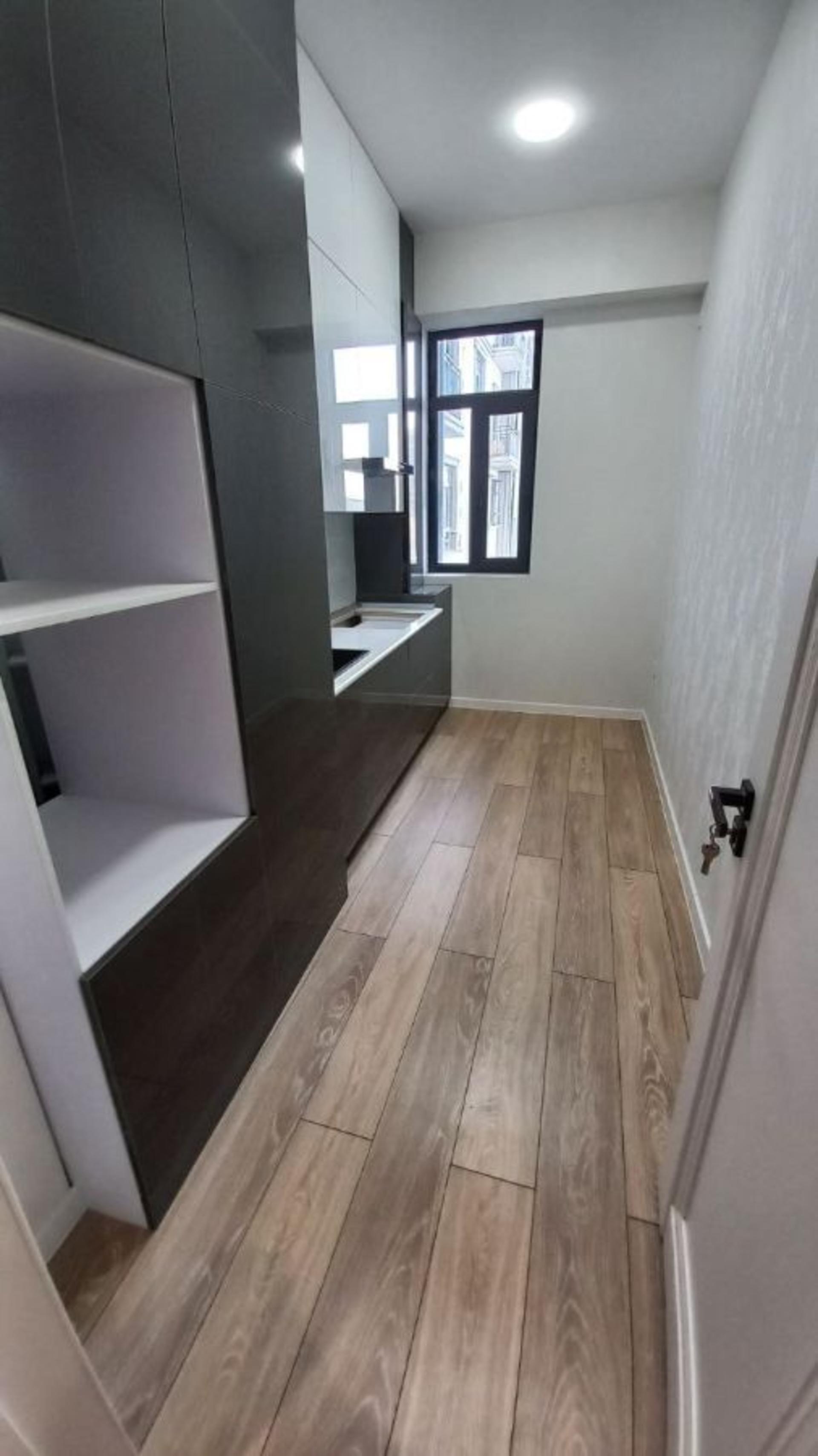 Продается 3х комнатная квартира в новостройке на Юнсабаде 9 квартал.