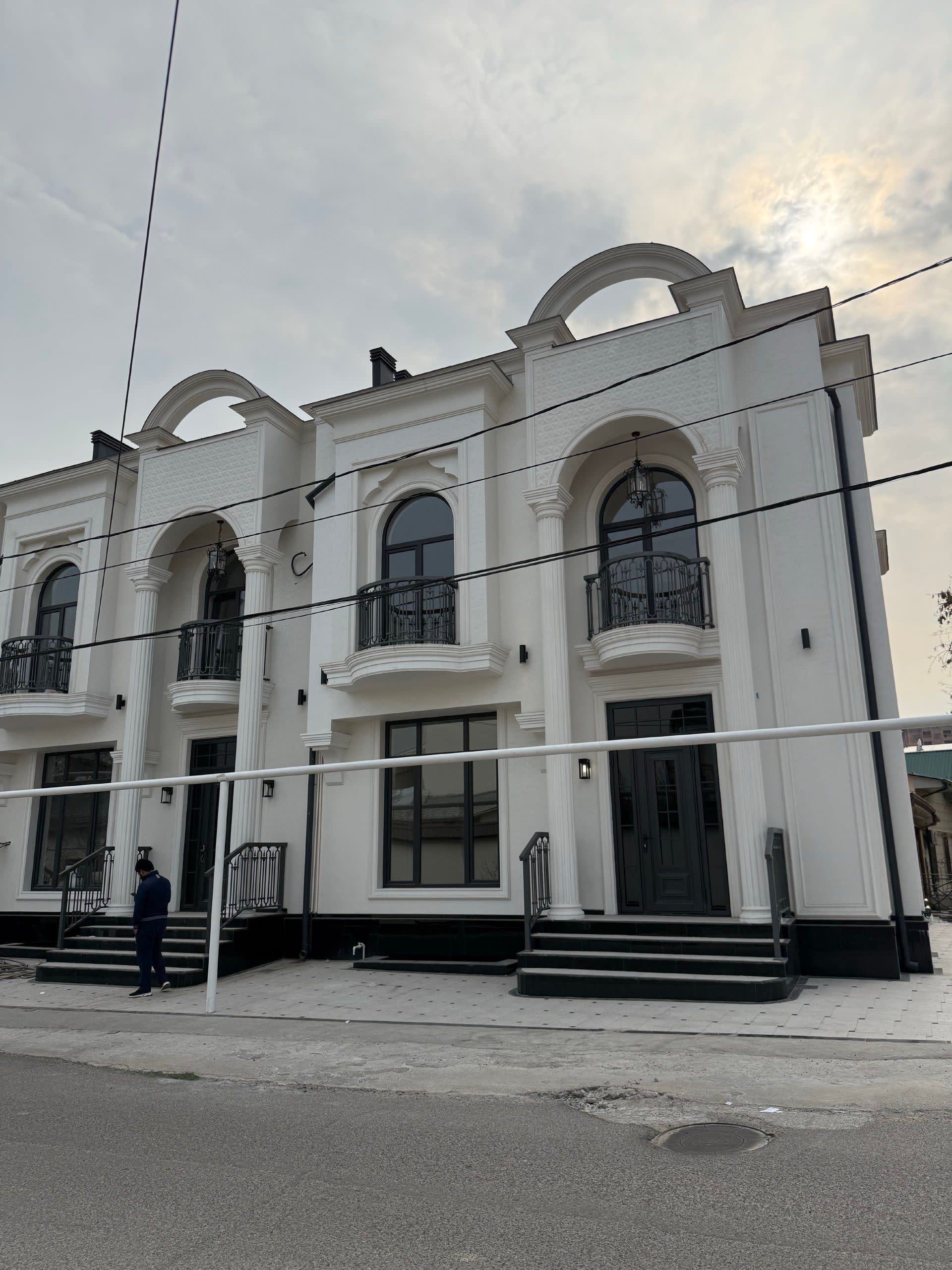 Mirzo Ulug’bek tumanida Taun Xaus sotiladi