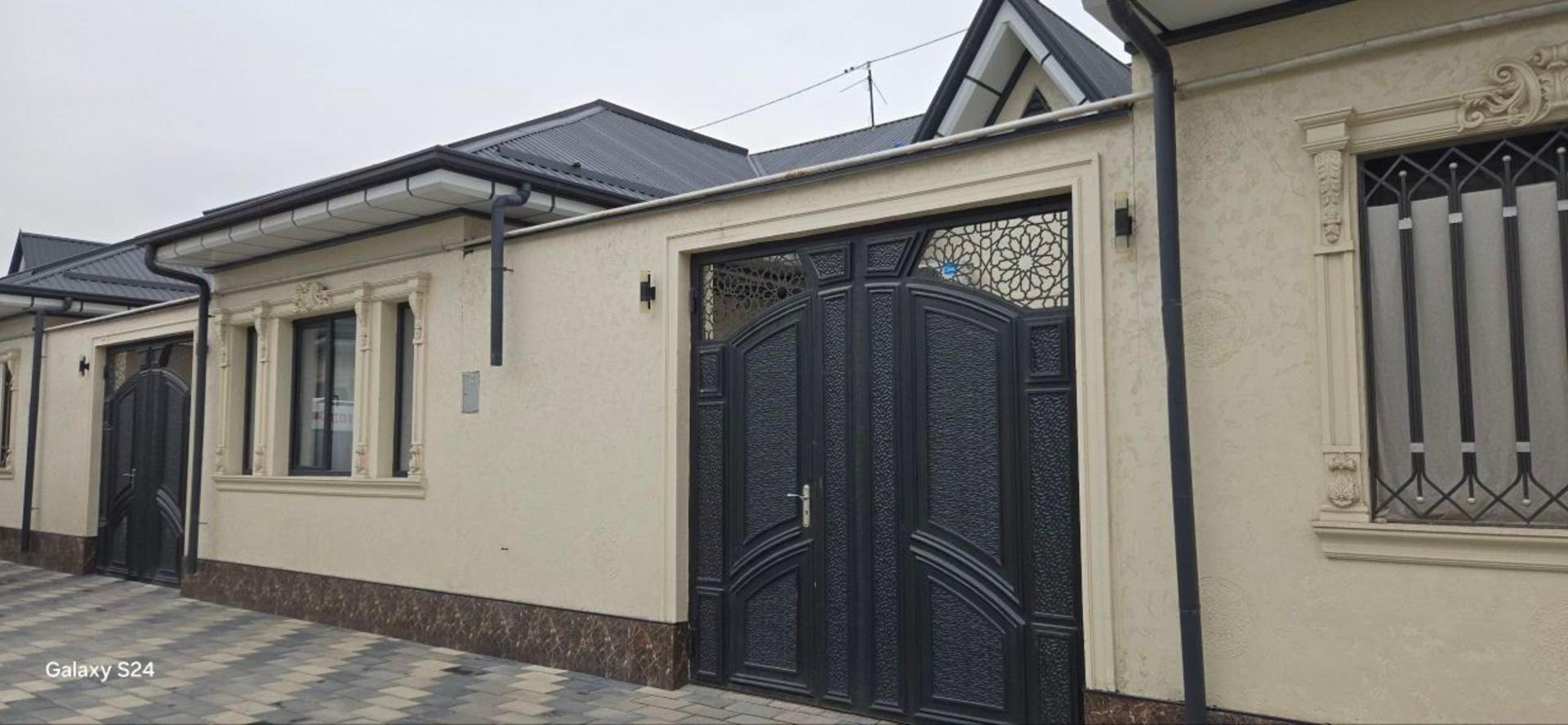 Sergilida 1,5 sotixda joylashgan 4 xonali hovli sotiladi