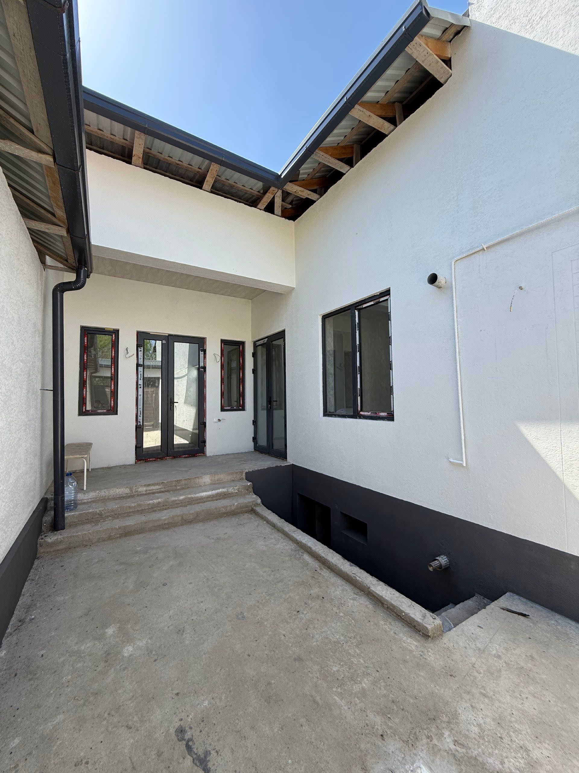 Toshkent tumanida arzon narxda 4 xonali hovli sotiladi