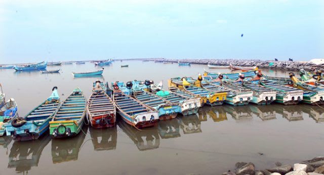 Hire a car and driver in Koyilandi