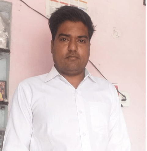 Om Prakash is a driver based in Jaipur, Rakasthan