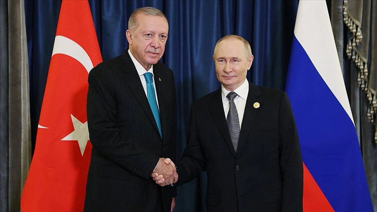 Erdoğan Meets Putin, Urges End to Ukraine War in Ashgabat
