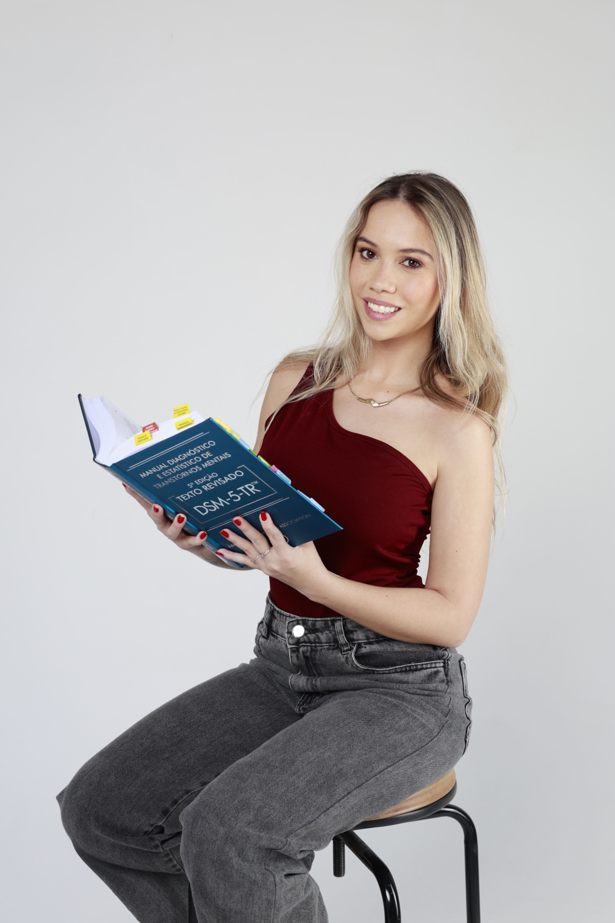 Sobre Júlia Luzardo