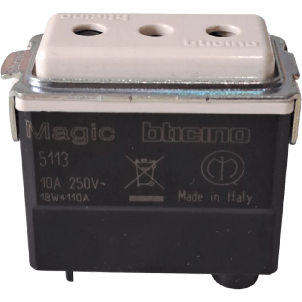 BTICINO 10A ENCHUFE 5113 MODULO 2P+T CH