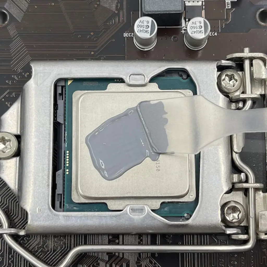 Imagen 1 de Pasta Térmica Disipadora 4 Grs aprox. Jeringa HY880