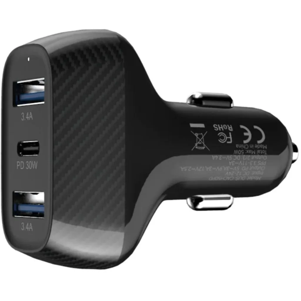 Imagen 1 de Cargador triple de auto 50W 2xUSB-A 1xUSB-C con cable 2en1 Dusted