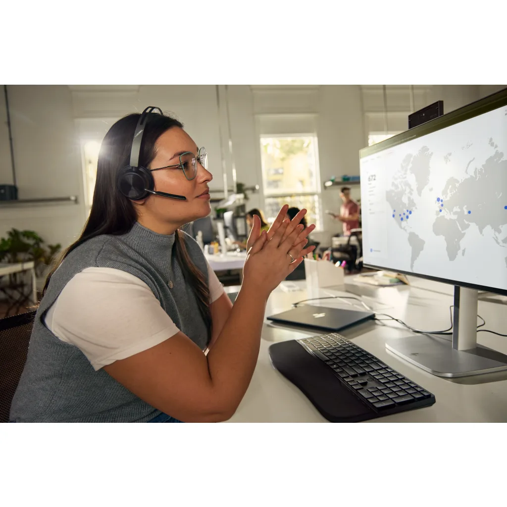 Imagen 5 de Audífonos Poly Voyager Focus 2 MS Teams Bluetooth, USB-C/A Base de Carga, Negro
