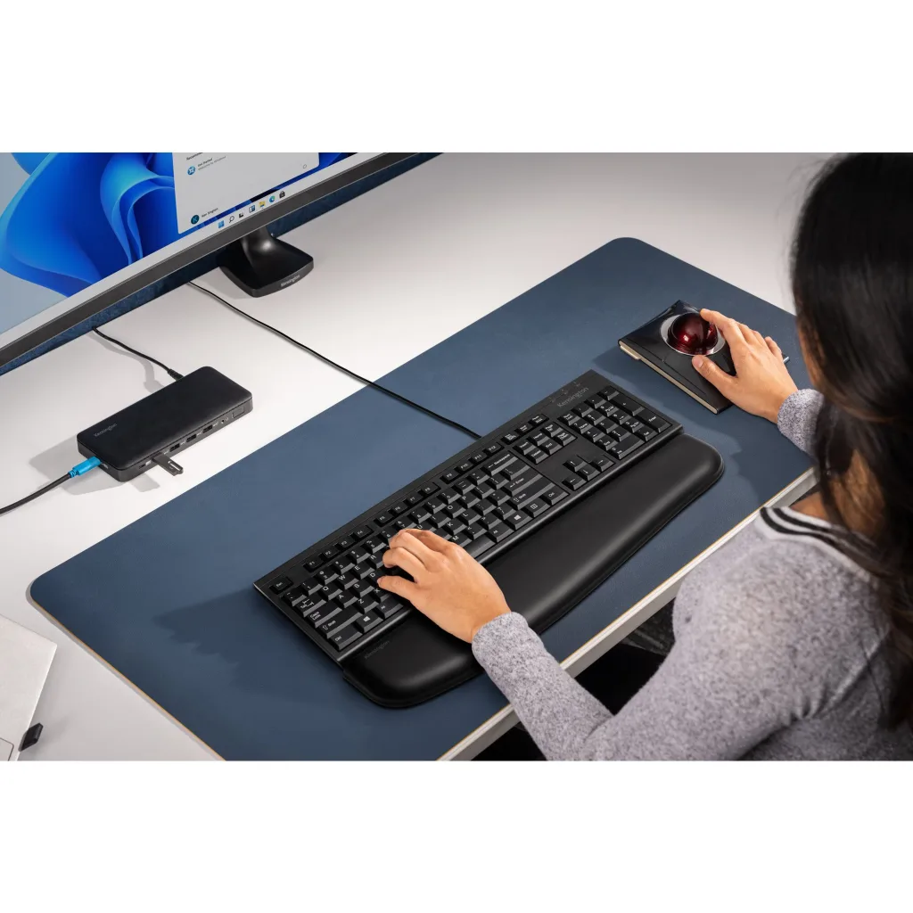 Imagen 10 de Teclado Alámbrico Kensington KB100 EQ, Español Tamaño completo Res.Derrame Negro