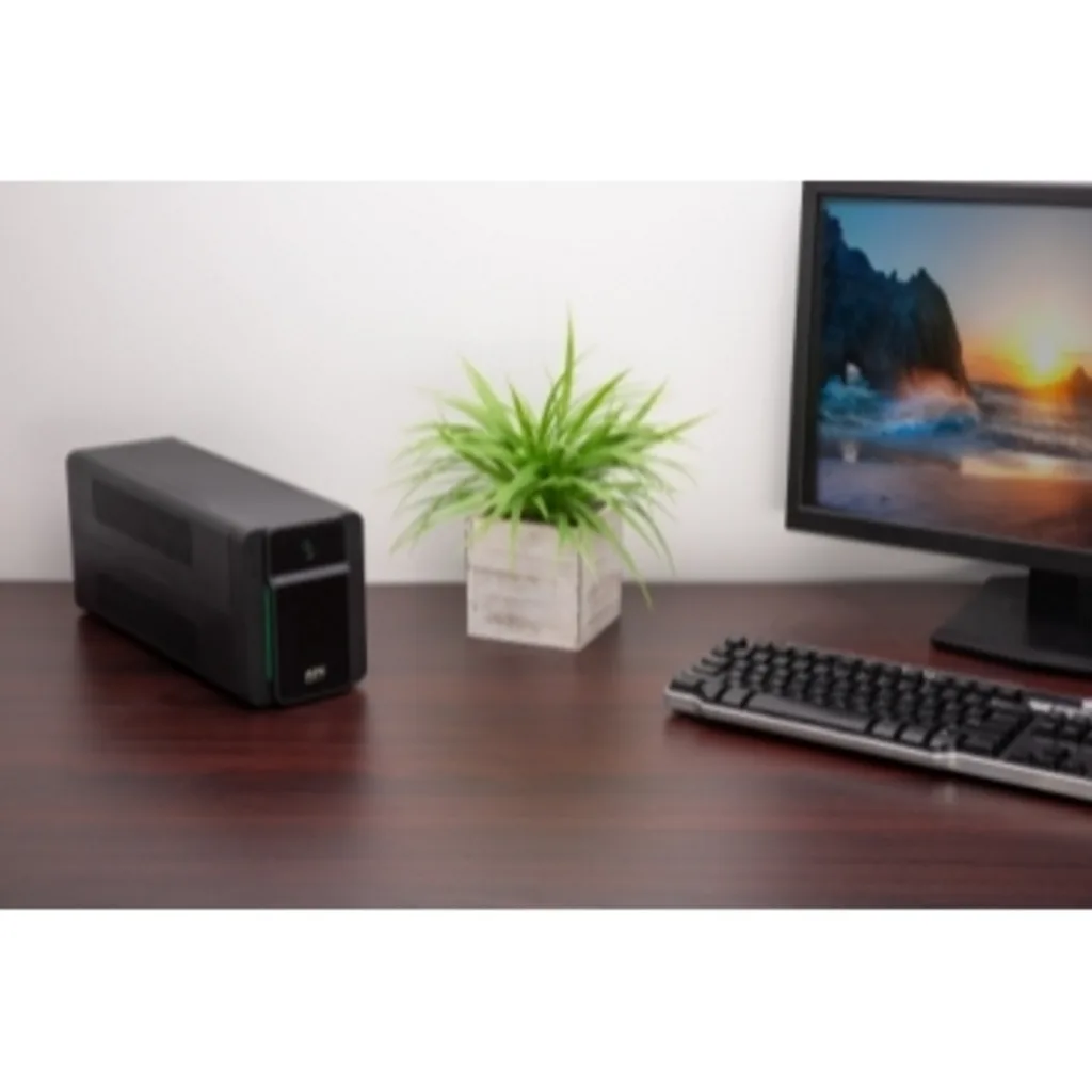 Imagen 4 de UPS APC Easy 900VA 480 Watt 230V  Line interactive Enchufes universales