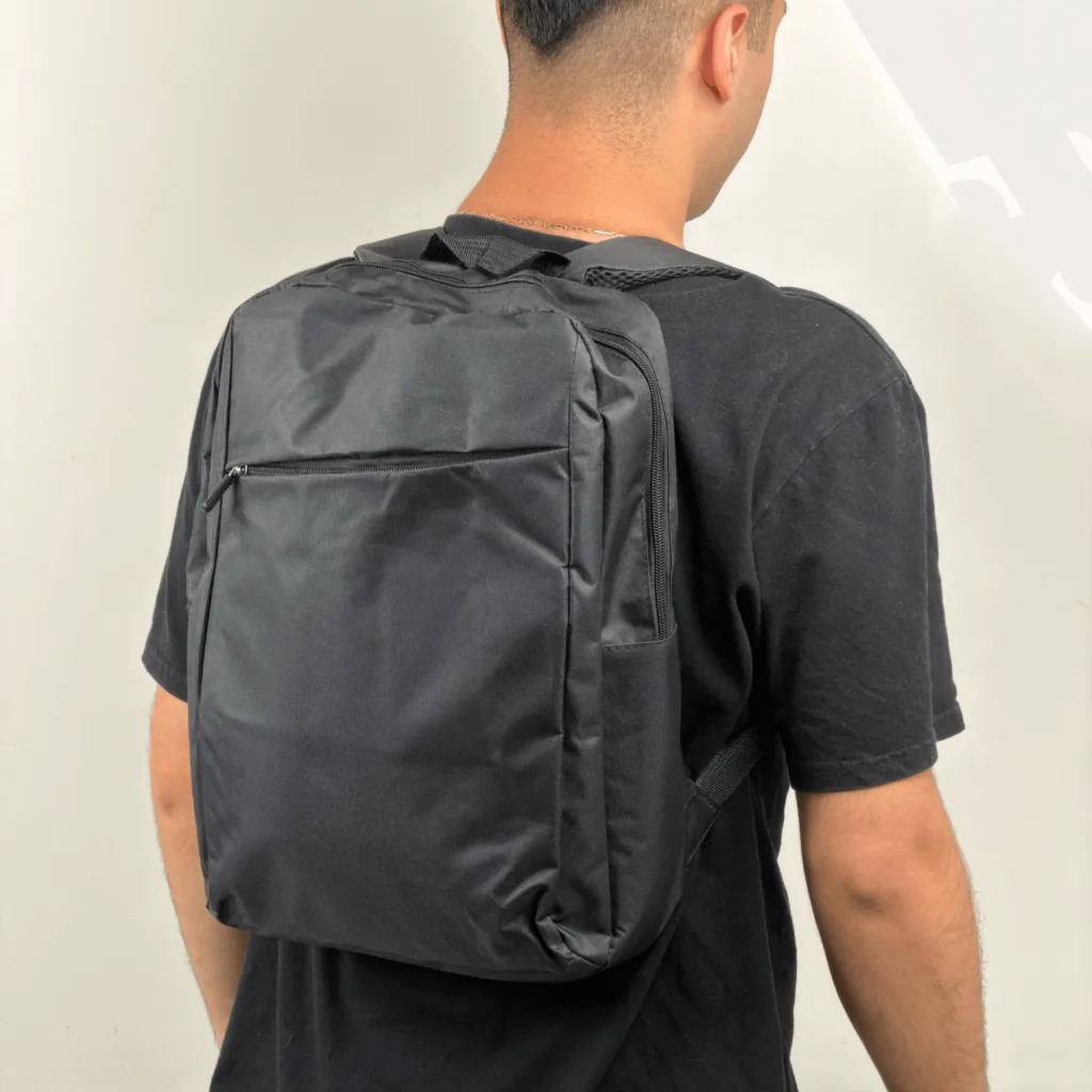 Imagen 2 de Mochila Negra Notebook 16-plug 33x40cm