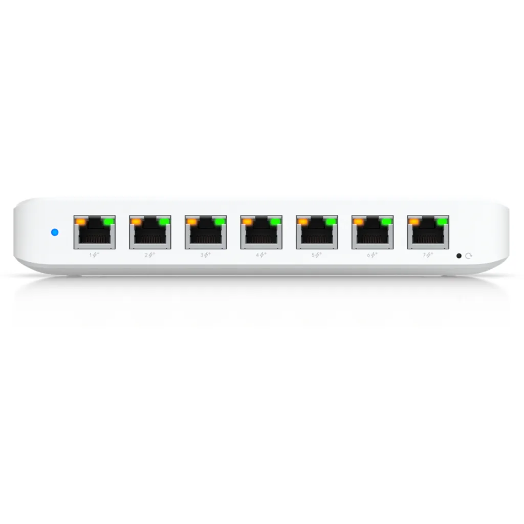 Imagen 2 de Ubiquiti Unifi Switch Ultra 60W A compact Layer 6 8-port GbE PoE switch with versatile mounting options 52W.