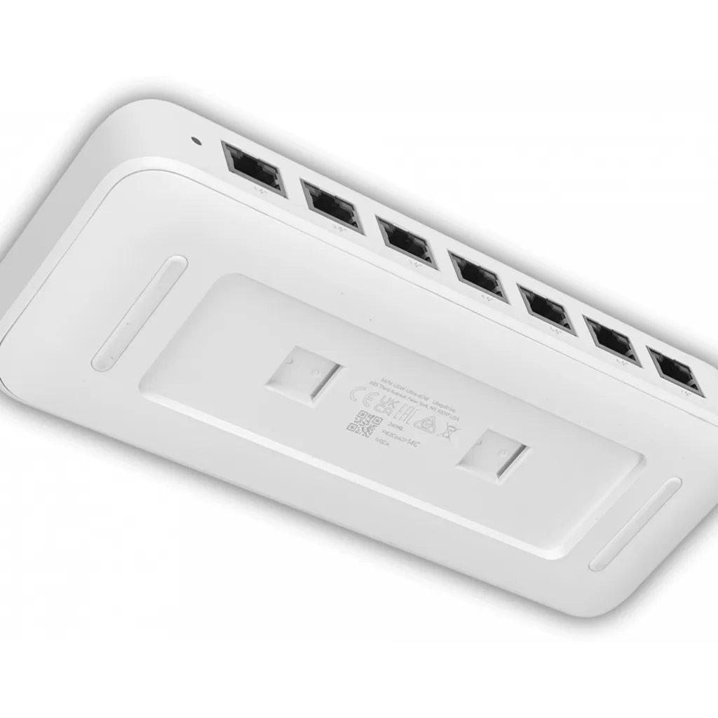Imagen 1 de Ubiquiti Unifi Switch Ultra 60W A compact Layer 6 8-port GbE PoE switch with ver