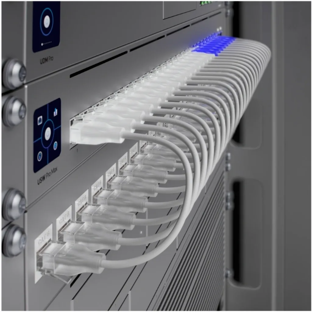 Imagen 3 de UBIQUITI 30cm Cable Etherlighting Blanco Cat6 UACC-Cable-Patch-EL