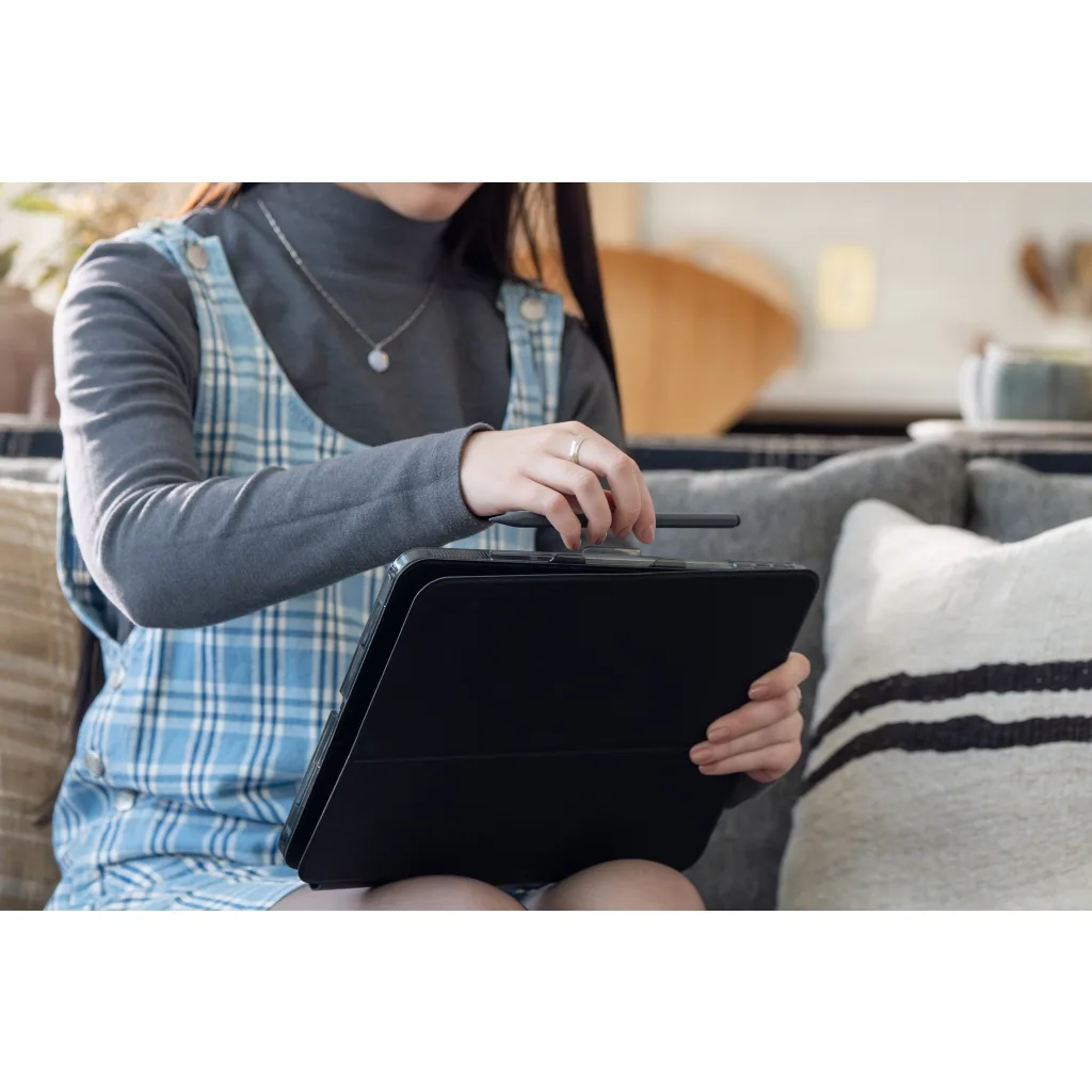 Imagen 5 de Funda con teclado en espanol Pro Keys 2 para iPad Pro 13" M4 Zagg