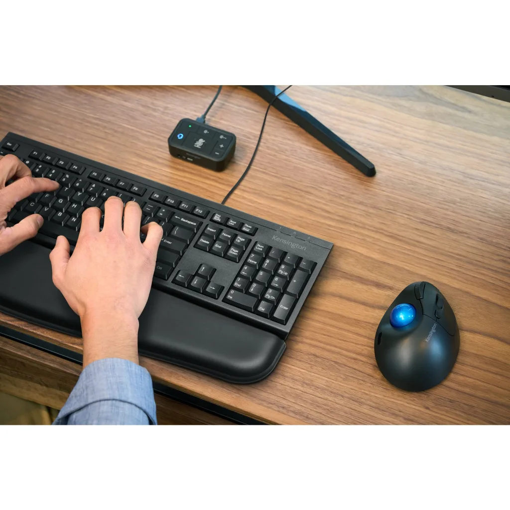 Imagen 13 de Teclado Alámbrico Kensington KB100 EQ, Español Tamaño completo Res.Derrame Negro