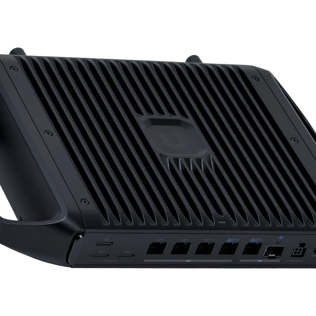 Imagen 10 de UniFi Firewall MultiWAN 350W Negro (AP) WIFI7 - 2,4GHz (2x2 688Mbps 6dBi) 5GHz (2x2 4.3Gbps 6dBi) (1) 10G SFP+ (1) 10GbE (1) 2.5GbE PoE+++ (2) 2.5GbE PoE+++  (2)PoE+ Req: Cable Server