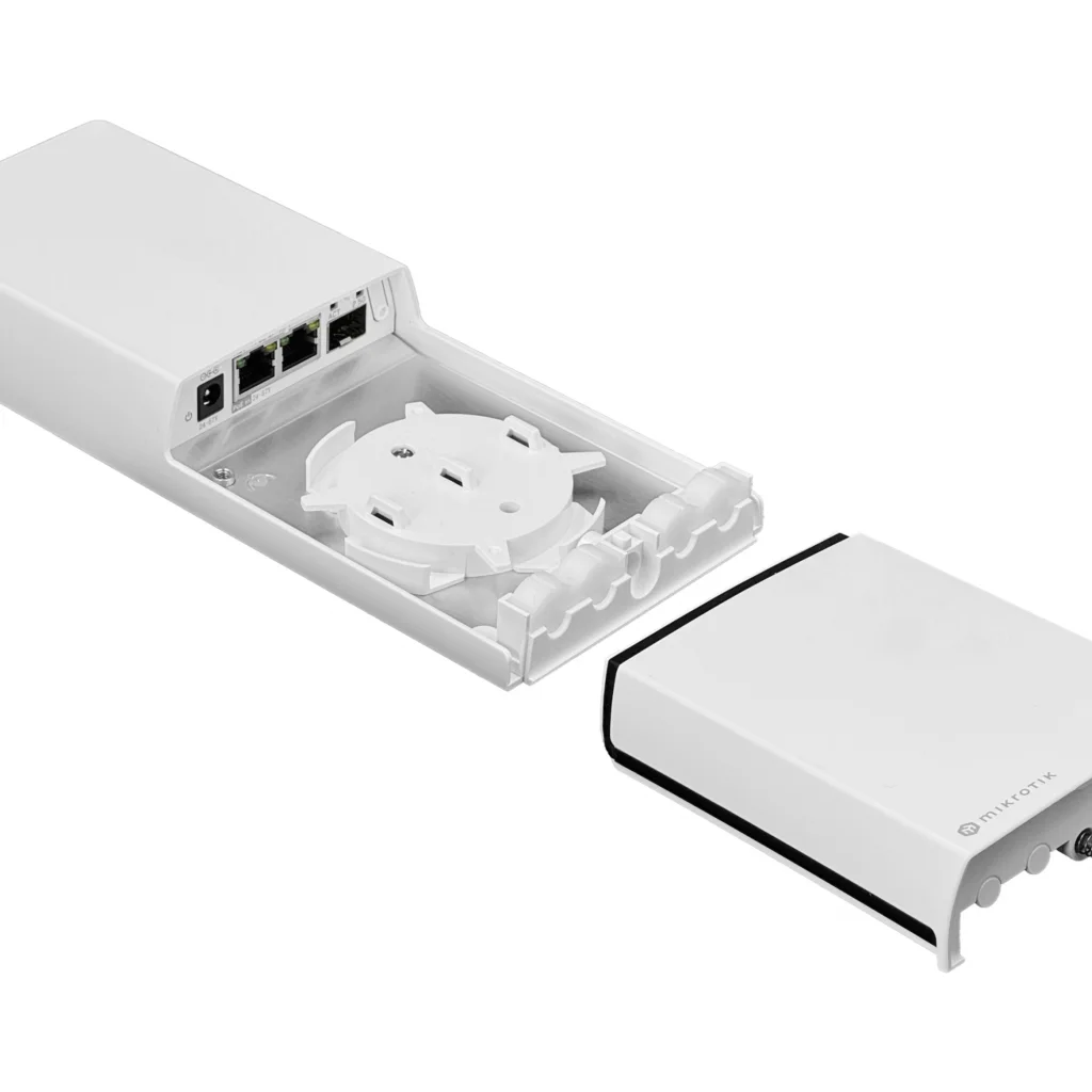 MIKROTIK 2-1000(1-PoE-In) 1-SFP-2,5GMedio Converter IP55 inc-48Vdc