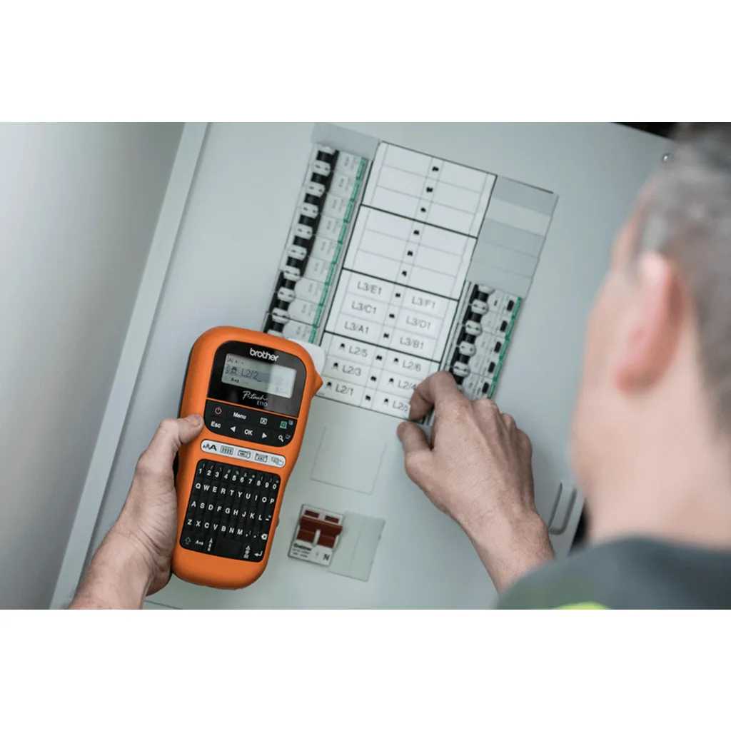 Imagen 5 de Rotuladora Electrónica Profesional Brother PT-E110VP, 180DPI 12mm Cortador