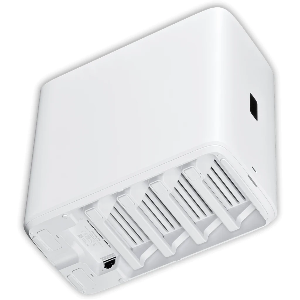 Imagen 1 de UniFi NAS 4Bays: (4)HDD (2)NVMe (1)2.5GbE RAID5/6/10 4GB ARM Quad-Core Req: Cable Trebol-C5 modelo 1163
