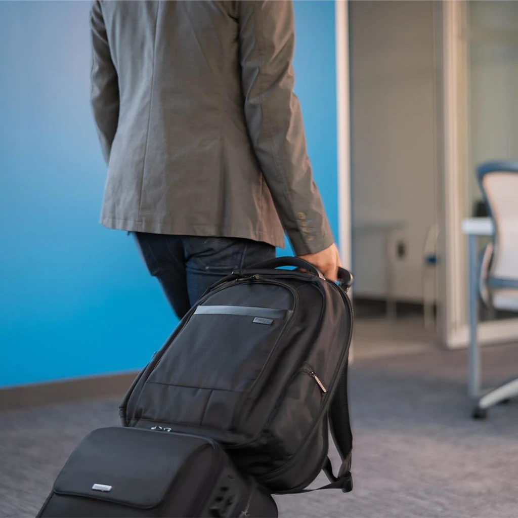 Imagen 2 de Mochila para Notebook Kensington Contour ™ 2.0 Pro, Tamaños de Hasta 17”, Negra 