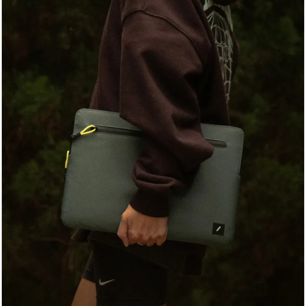 Imagen 2 de Sleeve poliester Ultralight para Macbook 16" Native union verde