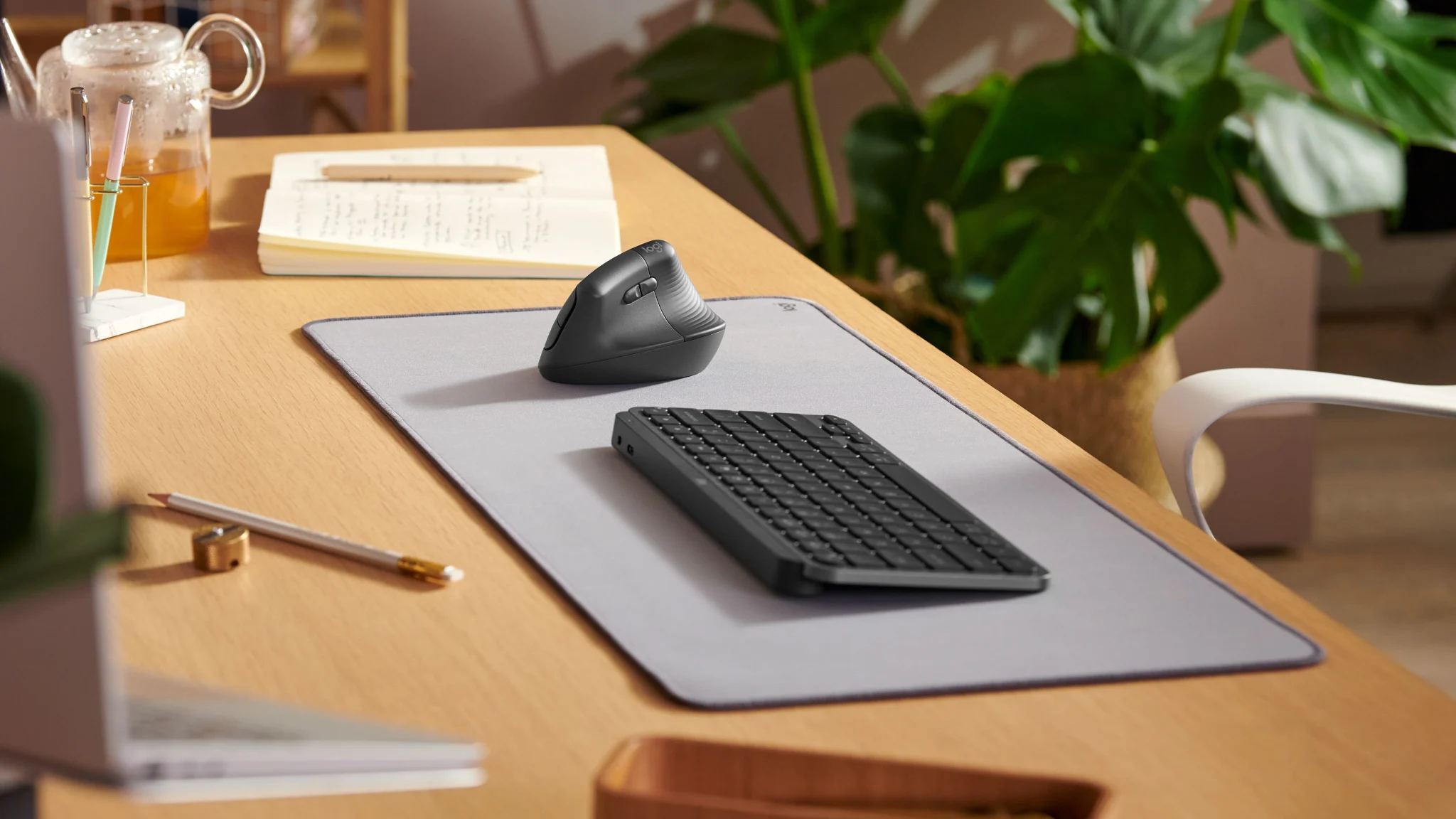 Imagen 10 de Mouse Ergonónico Inalámbrico Logitech Lift Vertical 4000DPI 6 BT Rosado