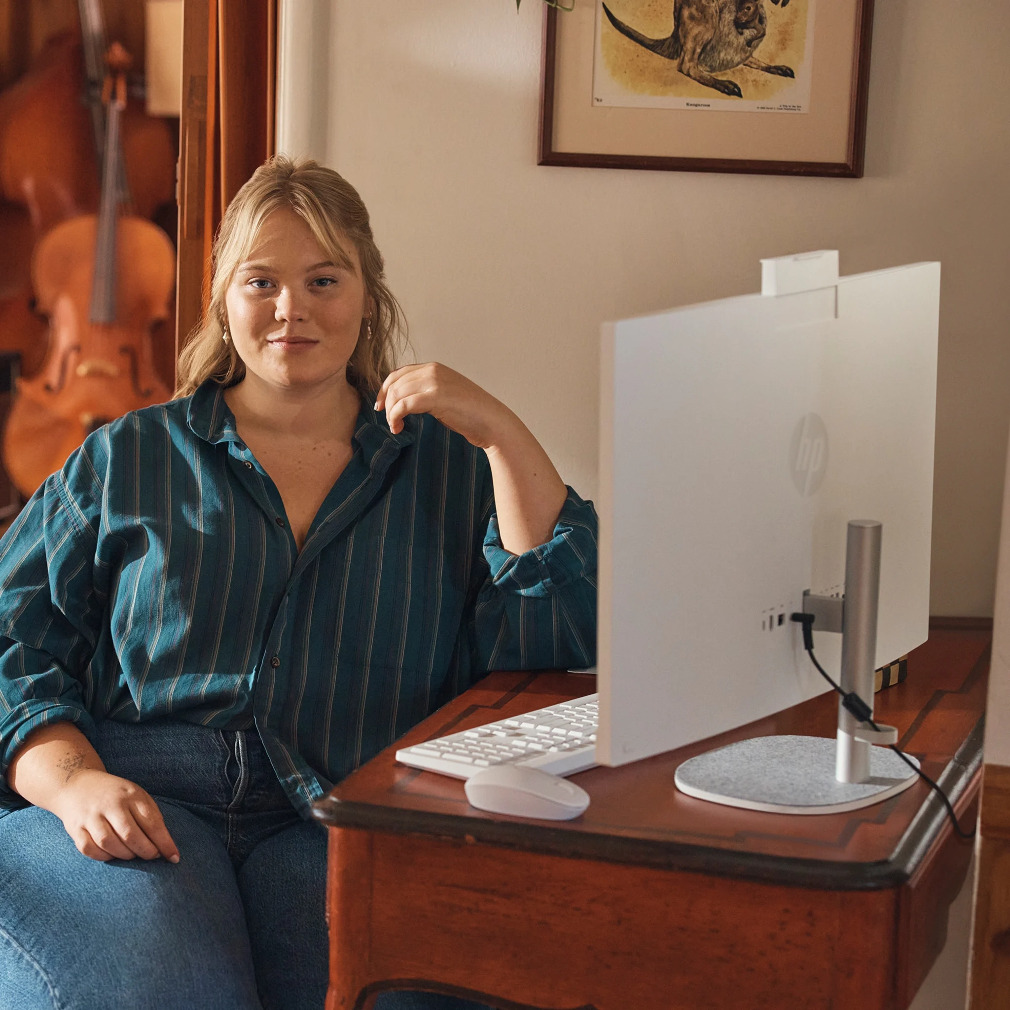 Imagen 4 de Computador HP AIO 27-cr0011la AMD Ryzen 7 7730U RAM16GB SSD512GB 27" W11H