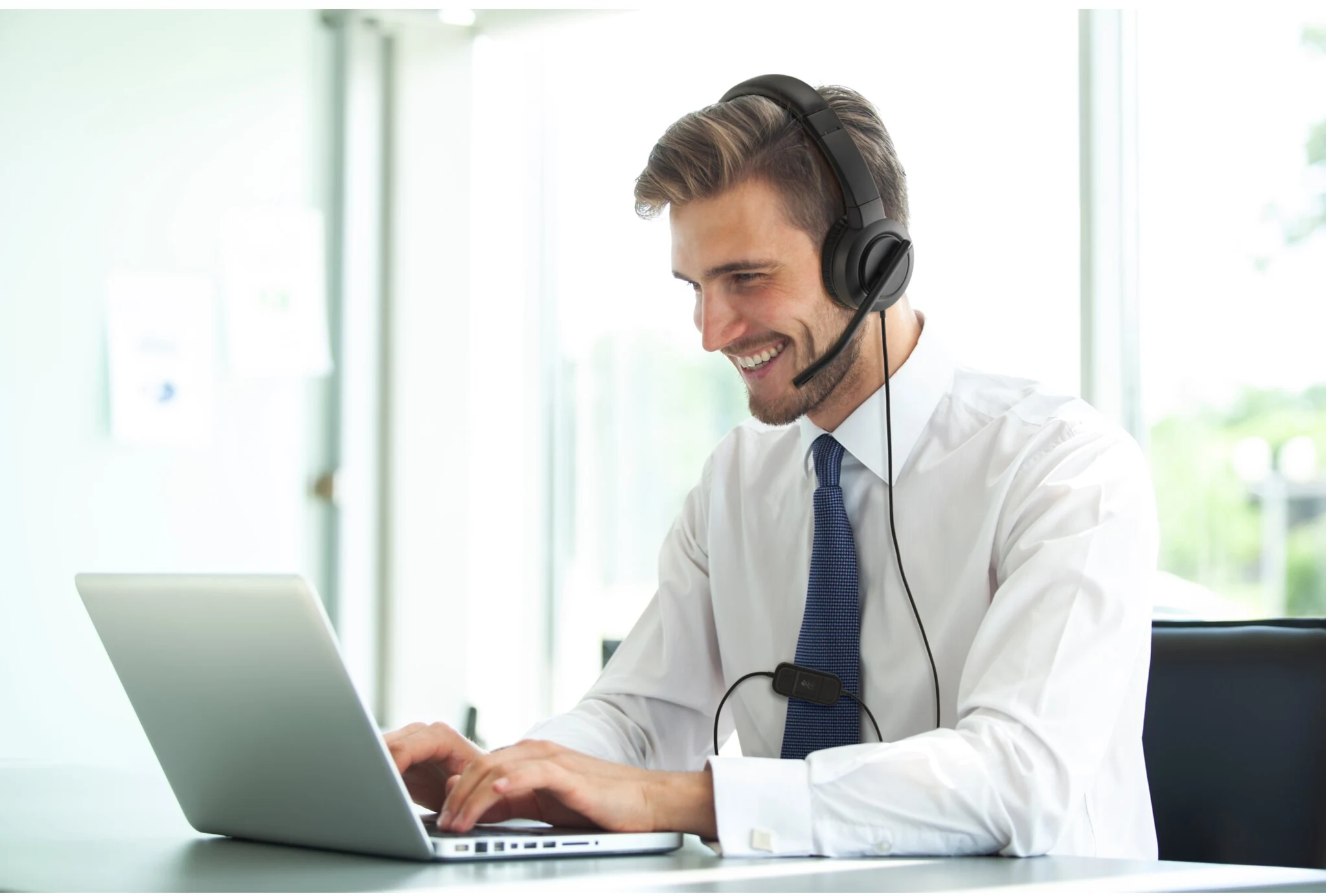 Imagen 2 de Audífonos Alámbricos OnEar Kensington H1000, control de Volumen c/mic DNC USB-C