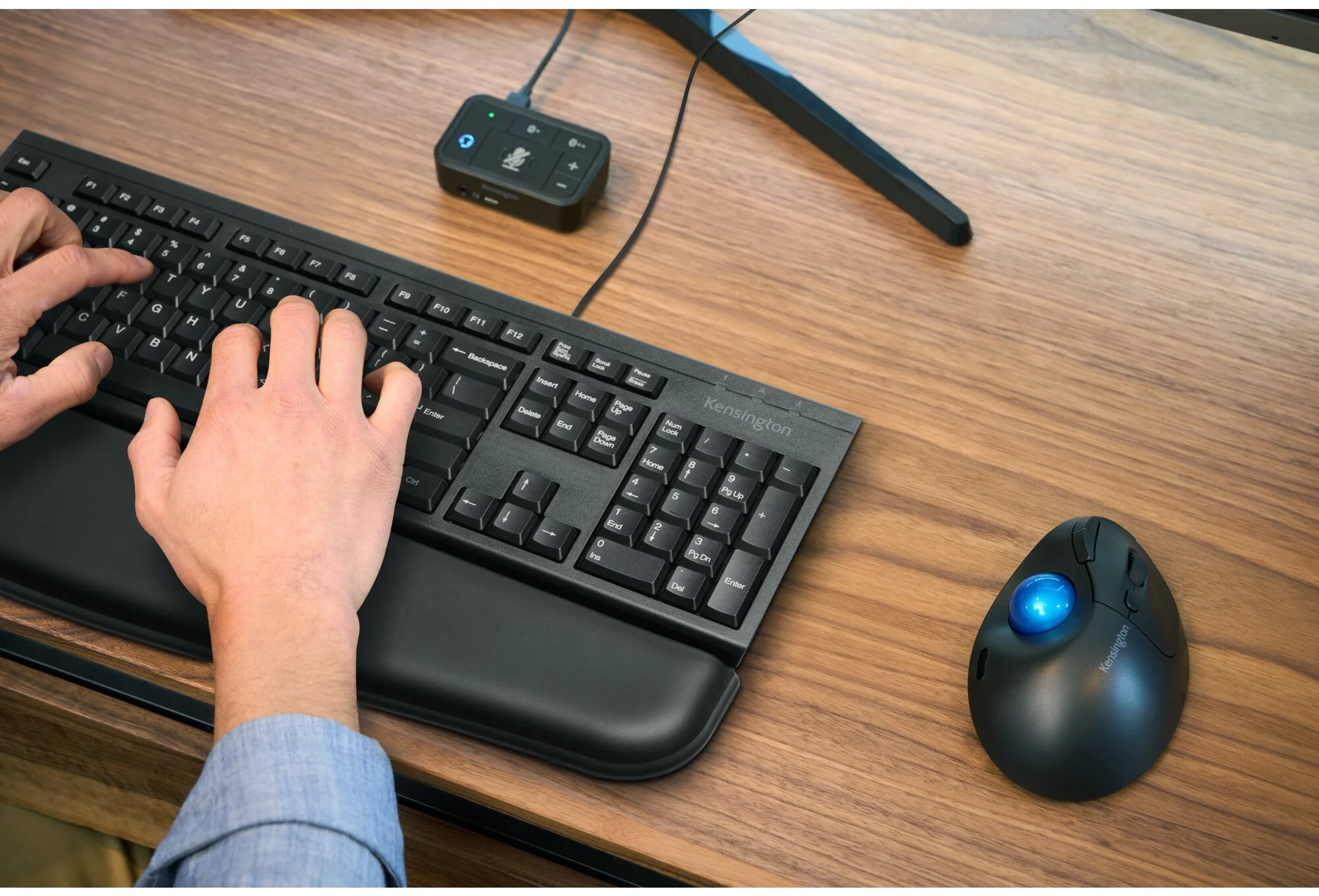 Imagen 7 de Teclado Alámbrico Kensington KB100 EQ, Español Tamaño completo Res.Derrame Negro