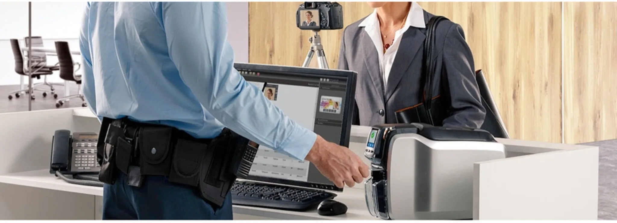 Imagen 5 de Impresora de Credenciales Zebra ZC300 Doble Cara USB LAN ISO Sin Software