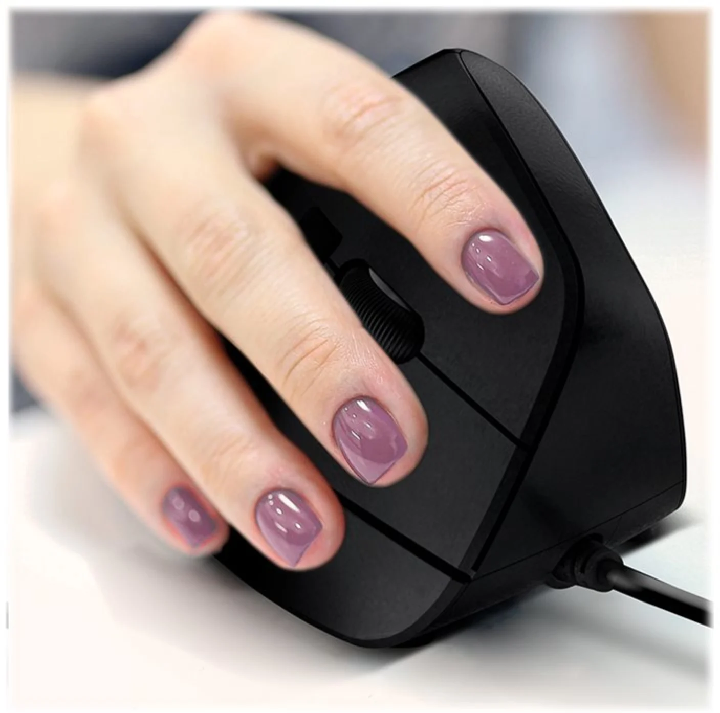Imagen 7 de Mouse Ergonómico Alámbrico KlipX KMO-506 Óptico 1600dpi 6 Botones USB Negro